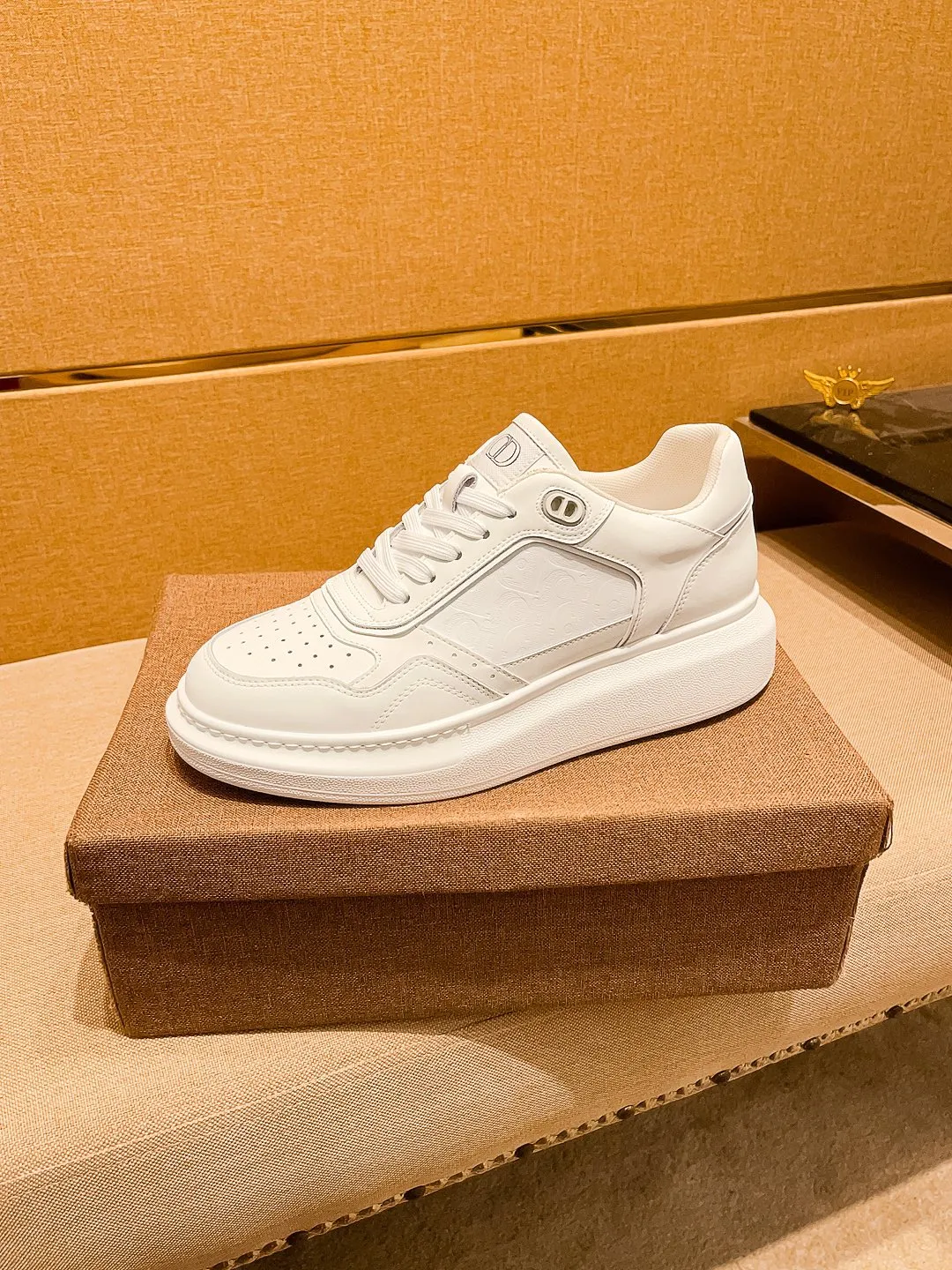 Men's shoes💰 440💰[Dior]🔥 High-end men's shoes brand official website 1:1 latest masterpiece: the upper is made of Italian imported first-layer cowhide with a comfortable and breathable lining➕original non-slip and wear-resistant outsole🔥, making walking more convenient and comfortable! An exclusive new model, a stunning work, a beautiful 1:1 replica [color] compared to the official quality! Create a fashionable personality to set off your uniqueness! A must-have for trendy men! Classic 🔥 Size: 38-44 Color: 🔥 2⃣️ colors available 🔥.